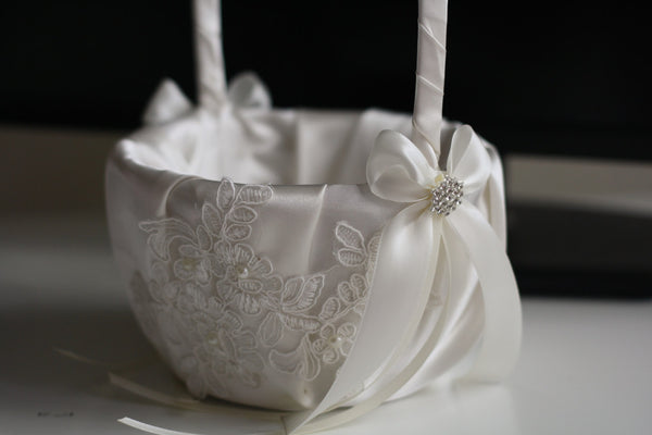 Ivory Flower Girl basket \ Off-white Ring Bearer Pillow \ Lace Wedding Basket \ Ivory Lace Wedding Bearer Pillow \ lace Pillow basket set