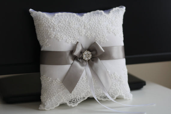Gray Ring Bearer Pillow & Flower Girl Basket \ Gray Wedding Basket + Gray wedding Pillow \ White Pillow Basket Set \ Gray trow pillow