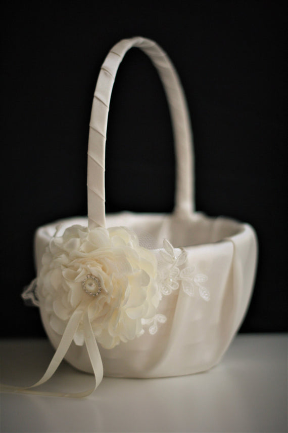 Ivory Flower Girl Baskets \ Ivory Wedding Baskets \ Lace Wedding Basket \ Handmade flower basket \ Ivory petals basket \ ivory Ring bearer