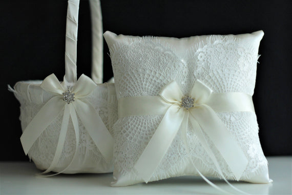 Off-White Wedding Set \ White Lace Ring Bearer Pillow and Off White Satin Lace Flower Girl Basket with Brooch \ Wedding Ceremony Accessories