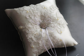 Ivory Ring Bearer Pillow \ Lace wedding pillow / Lace wedding basket \ Lace Ring Holder \ Ivory Bearer Pillow \ Ivory flower girl basket